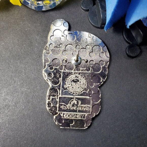 Disneyland Pinocchio Trading Pin Toy Factory Robot Lapel Pin Brooch Jewelry - Picture 3 of 5